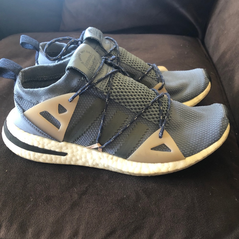 Adidas - Picture 2 of 6